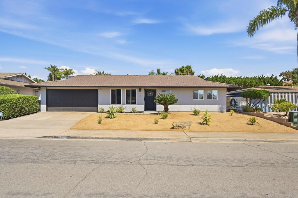 952 La Tierra Drive