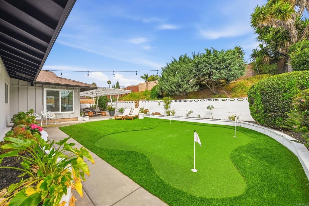 952 La Tierra Drive