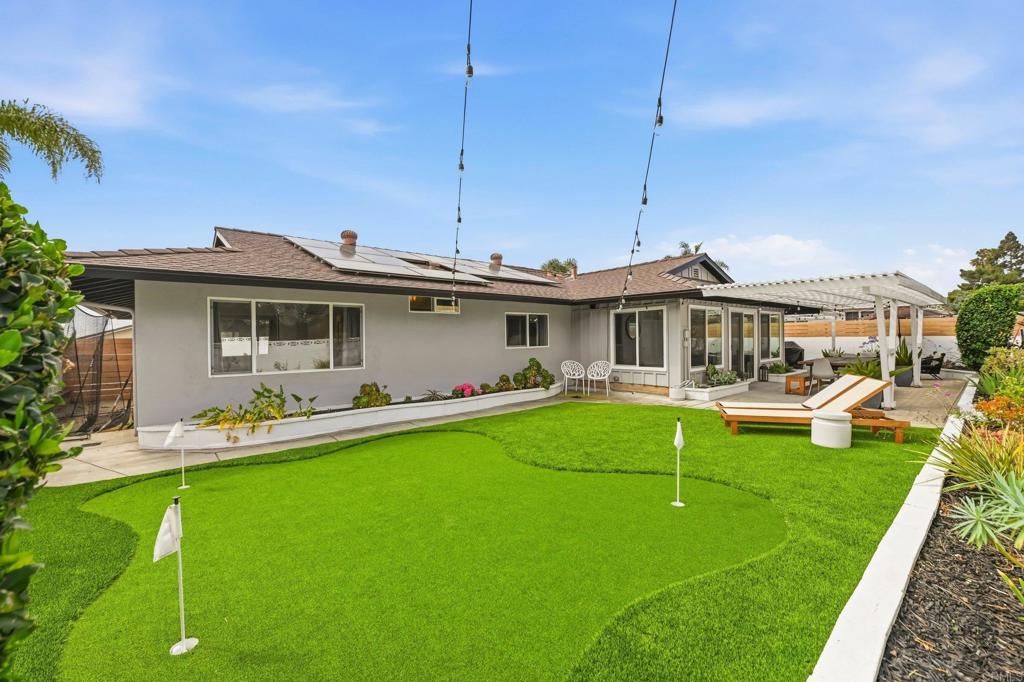 952 La Tierra Drive