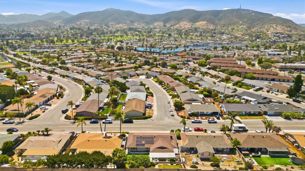952 La Tierra Drive