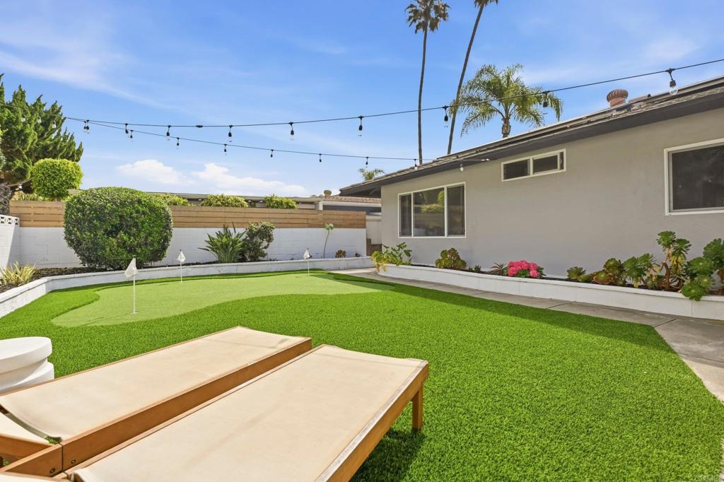 952 La Tierra Drive