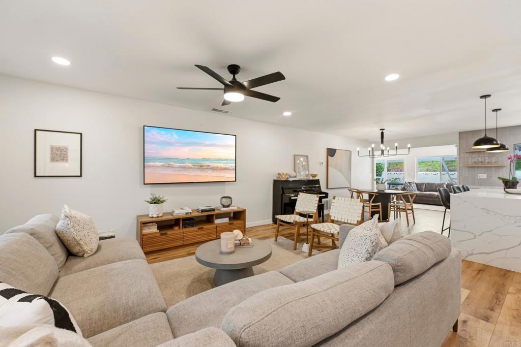 952 La Tierra Drive