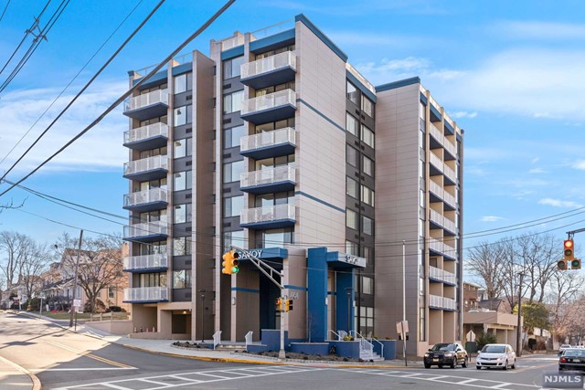 464 Gorge Road 2F