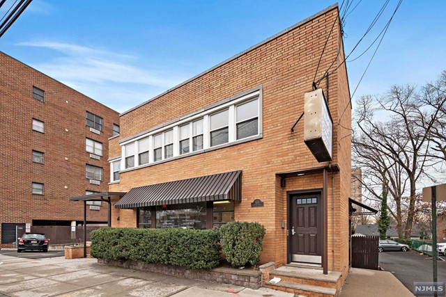 574 Anderson Avenue 3