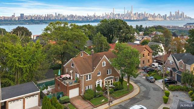 444 Oncrest Terrace