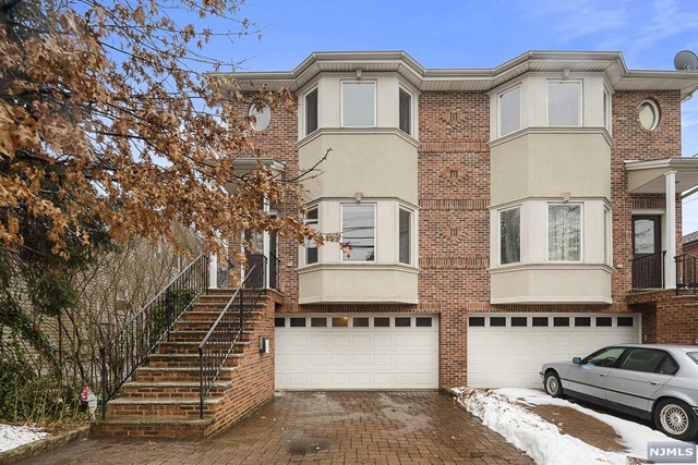 376 Aurora Avenue A