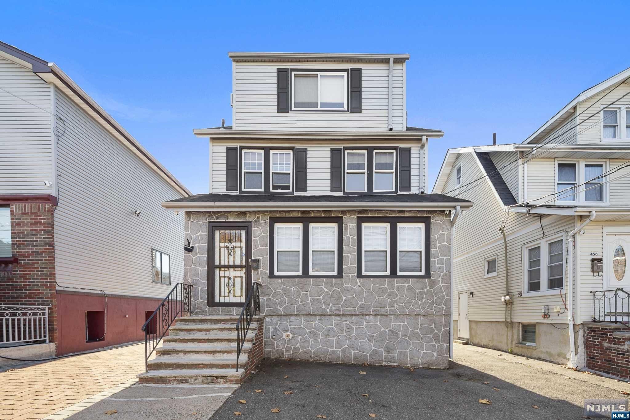 456 Edgewater Road