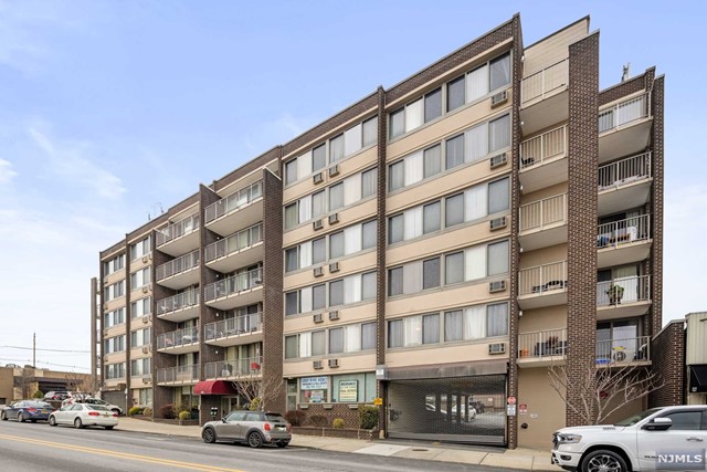 515 Anderson Avenue 2H