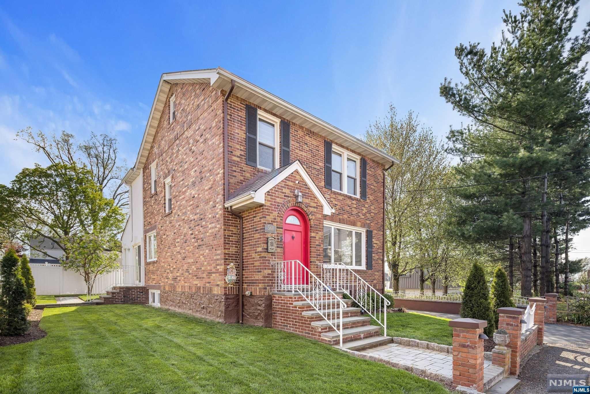 561 Monroe Place