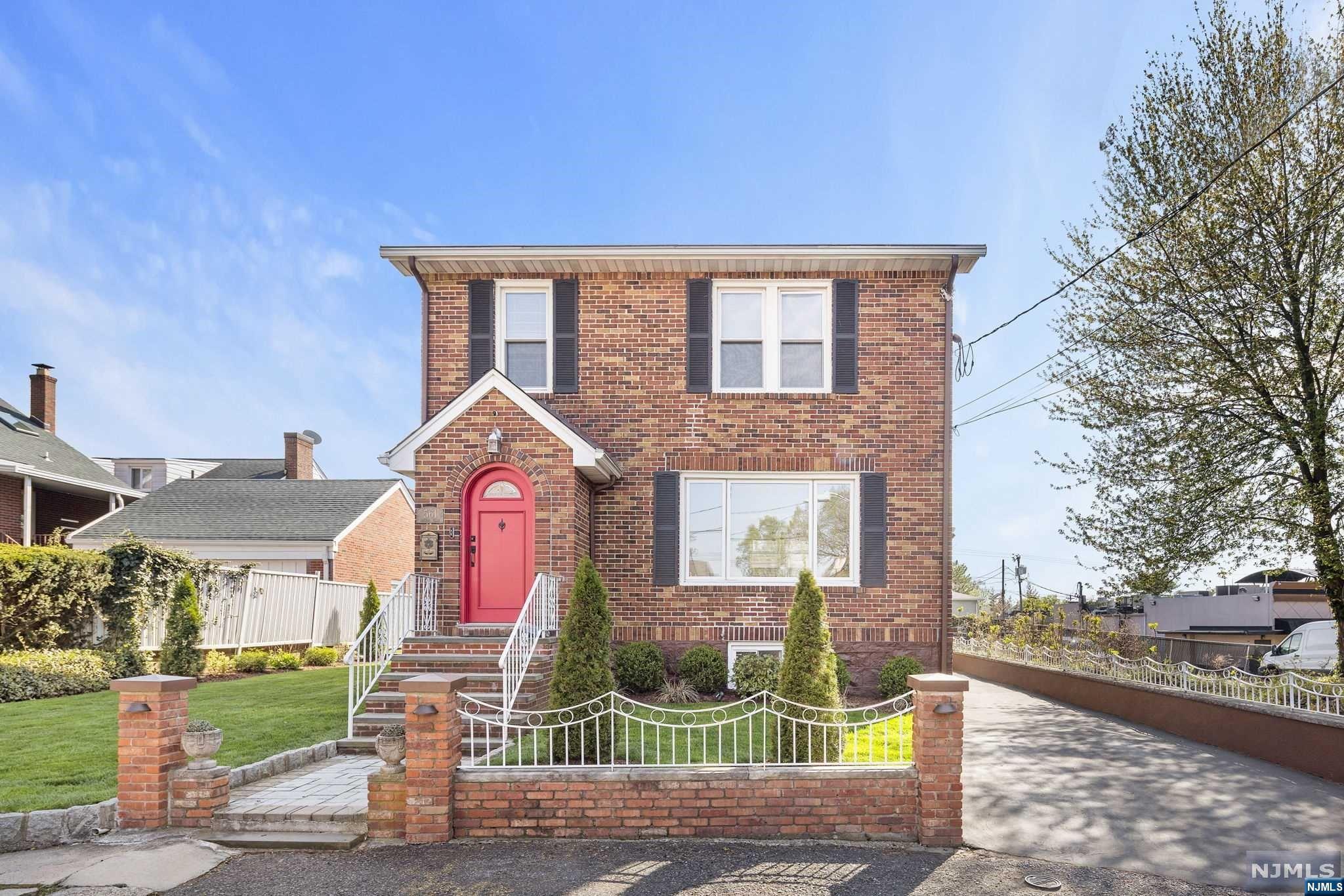 561 Monroe Place