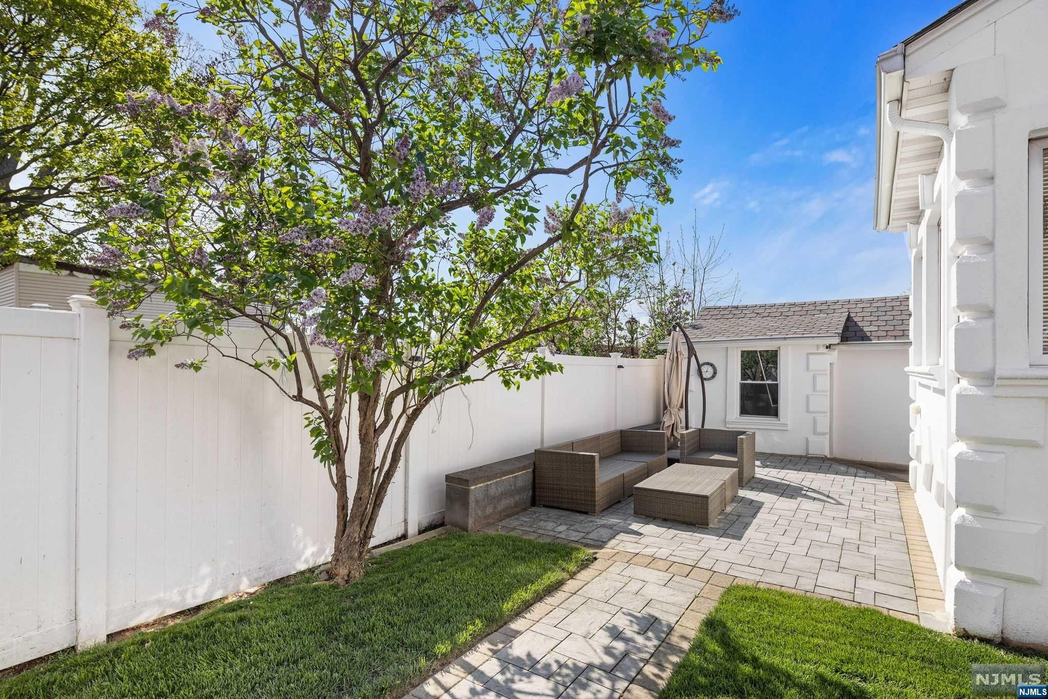 561 Monroe Place