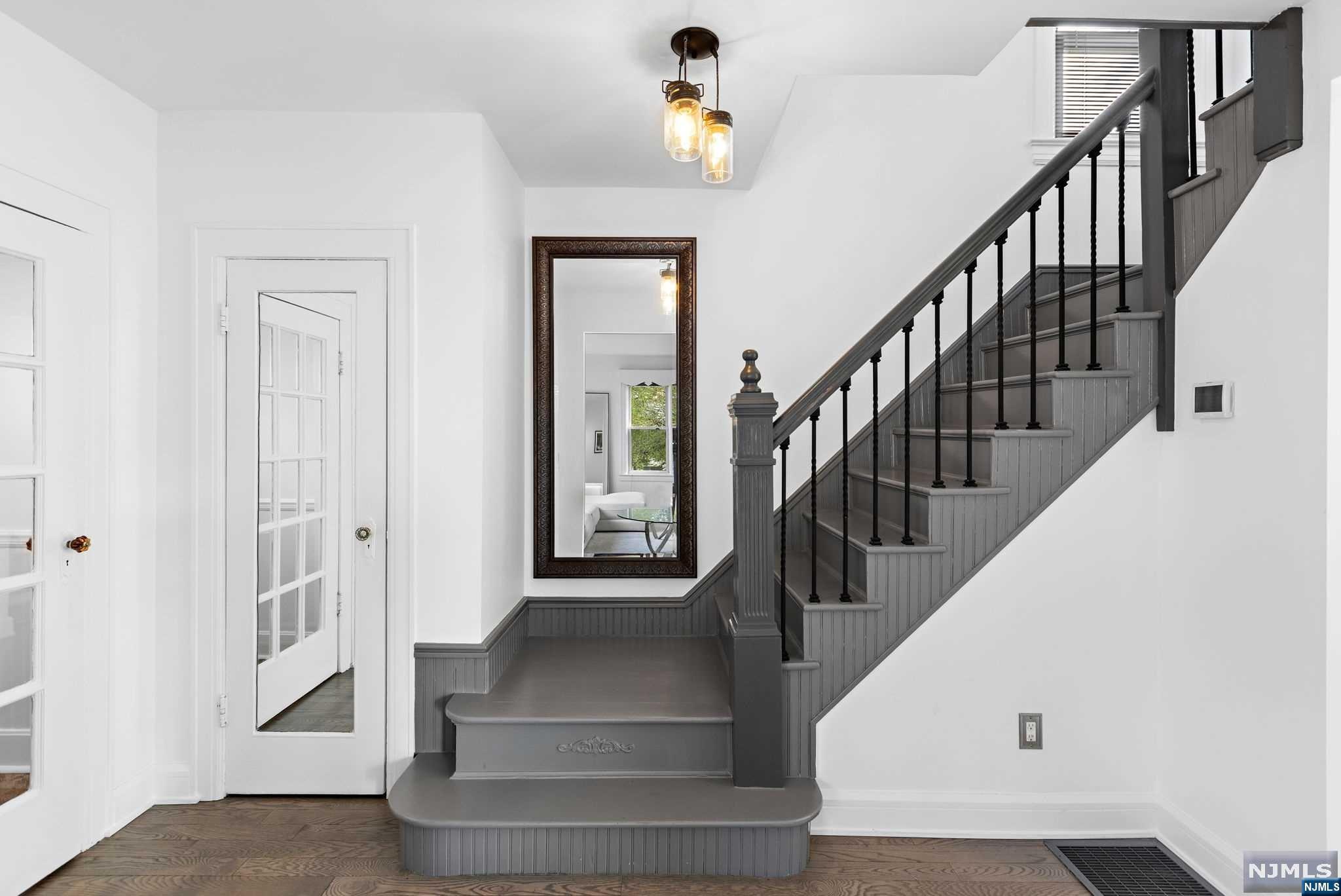 561 Monroe Place