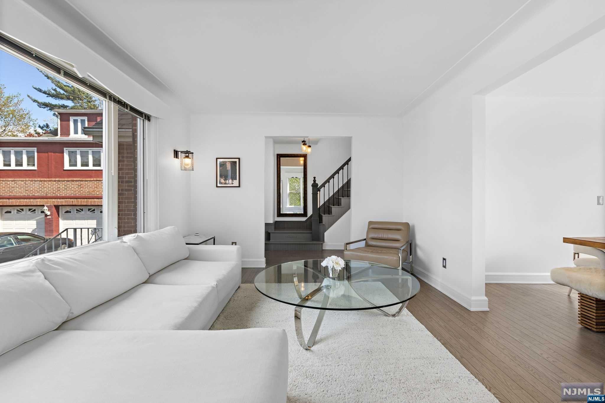 561 Monroe Place