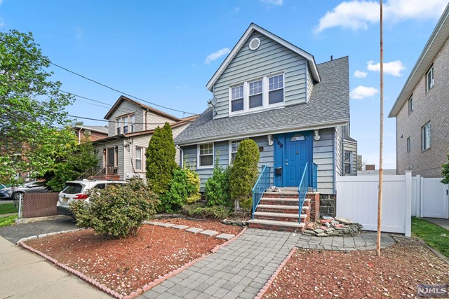 369 Nelson Avenue