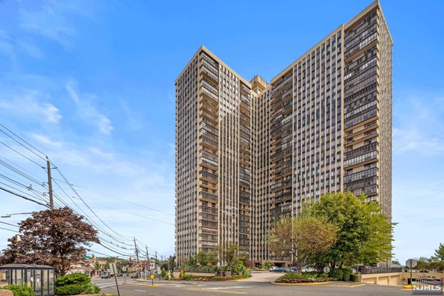 300 Winston Drive L21