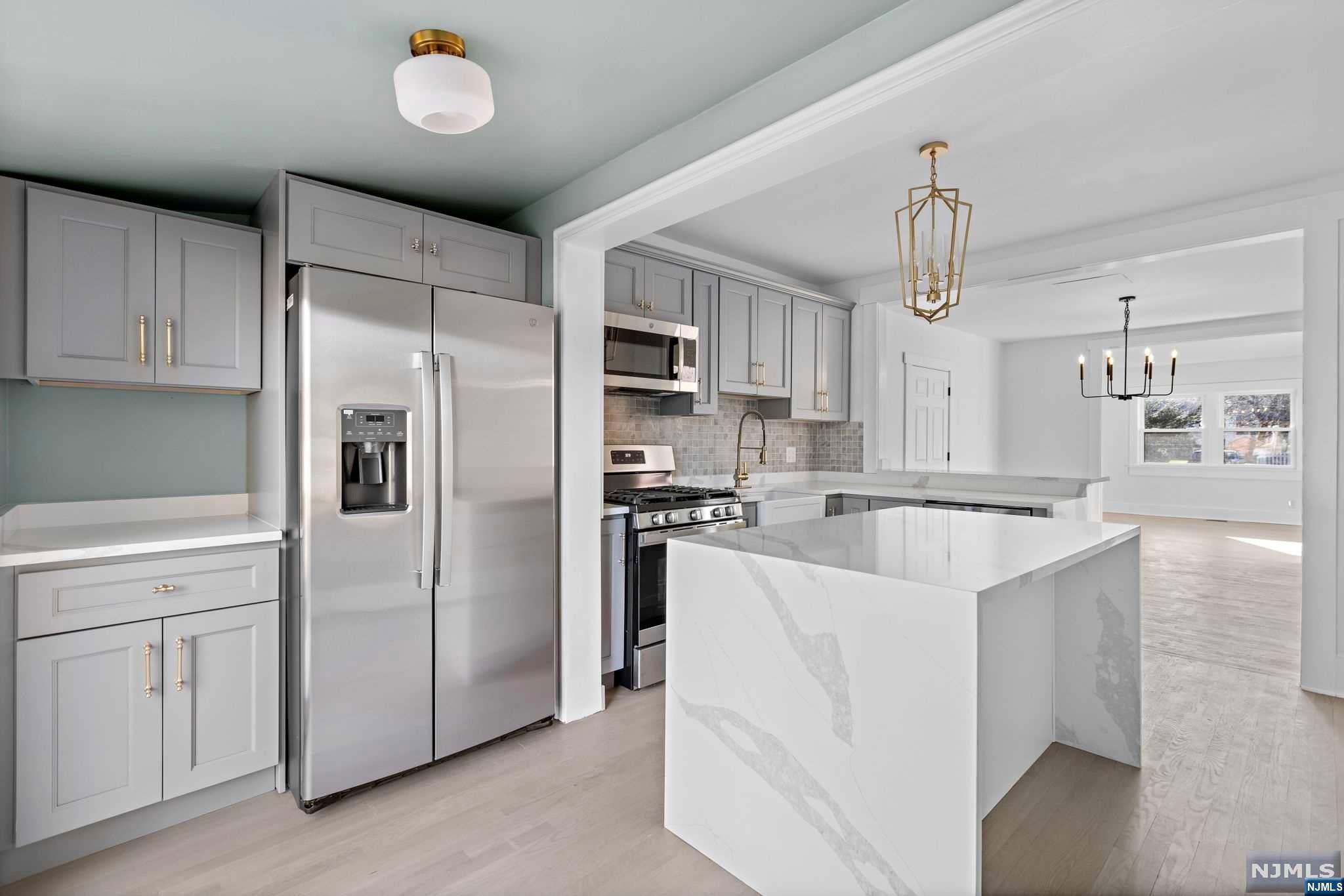 248 Lexington Avenue