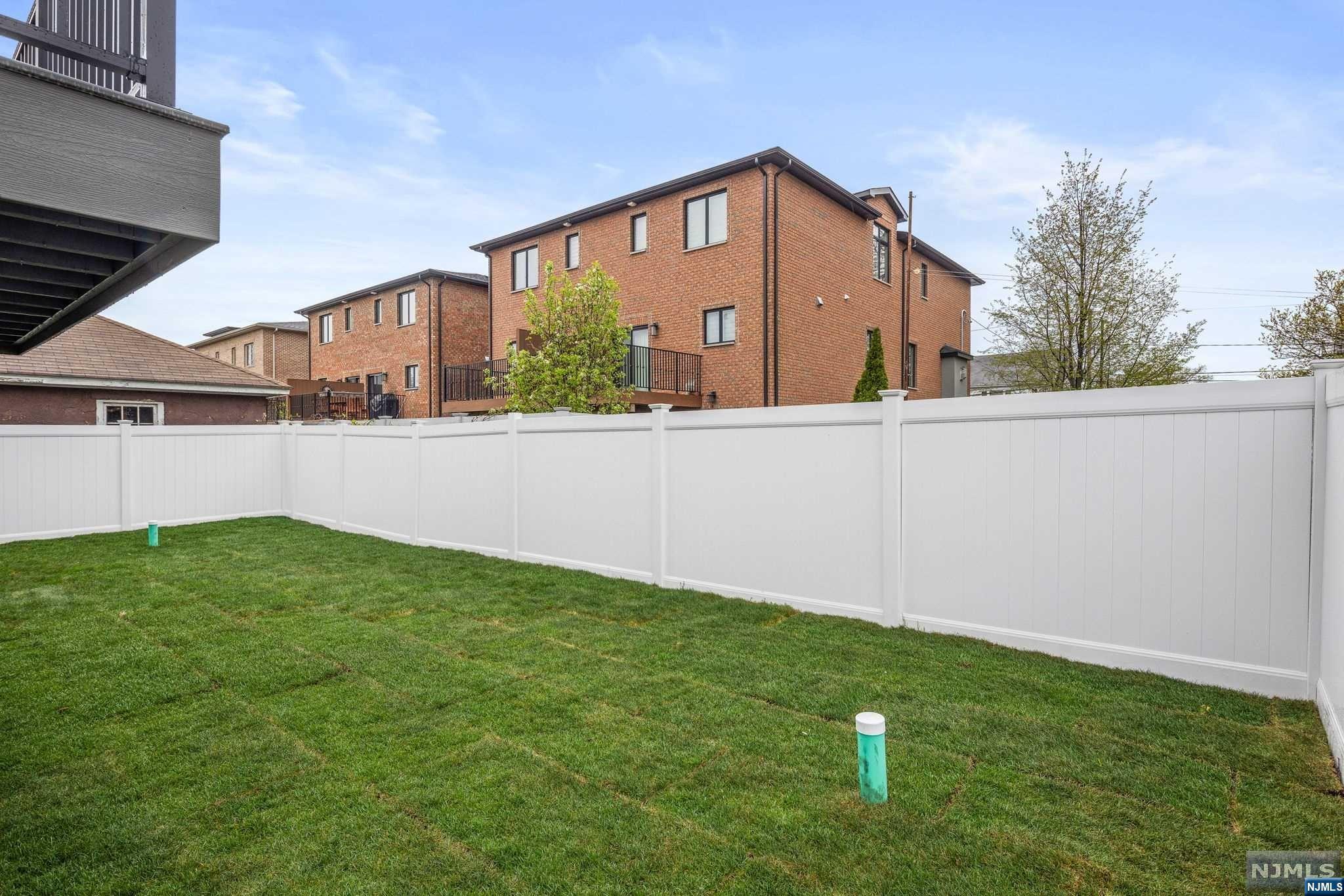 92 Crescent Avenue