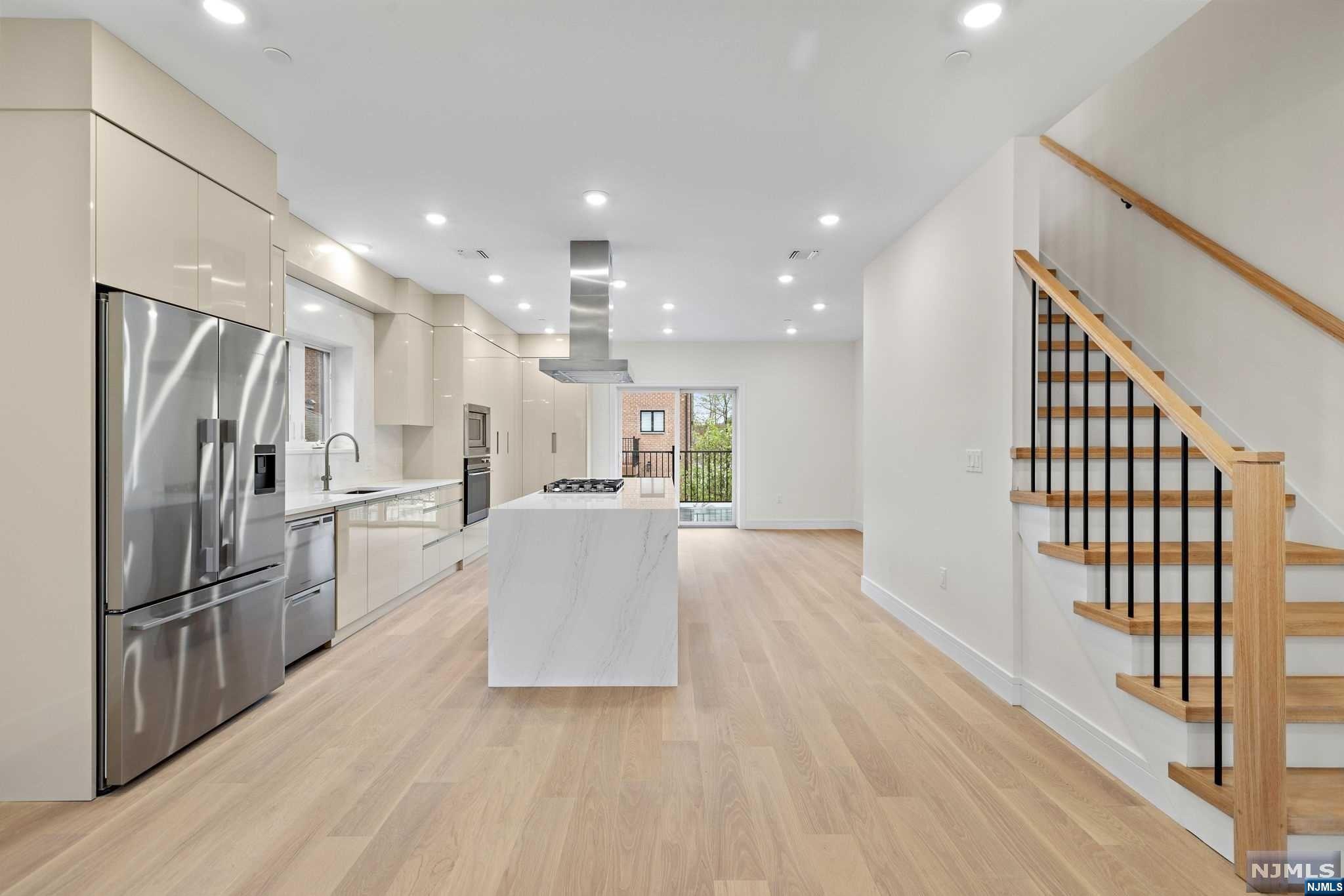 92 Crescent Avenue
