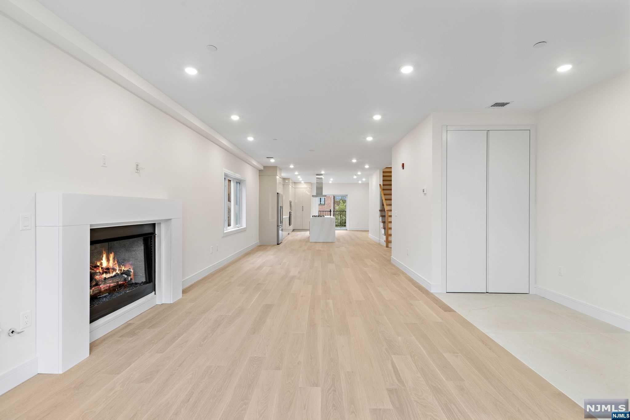 92 Crescent Avenue