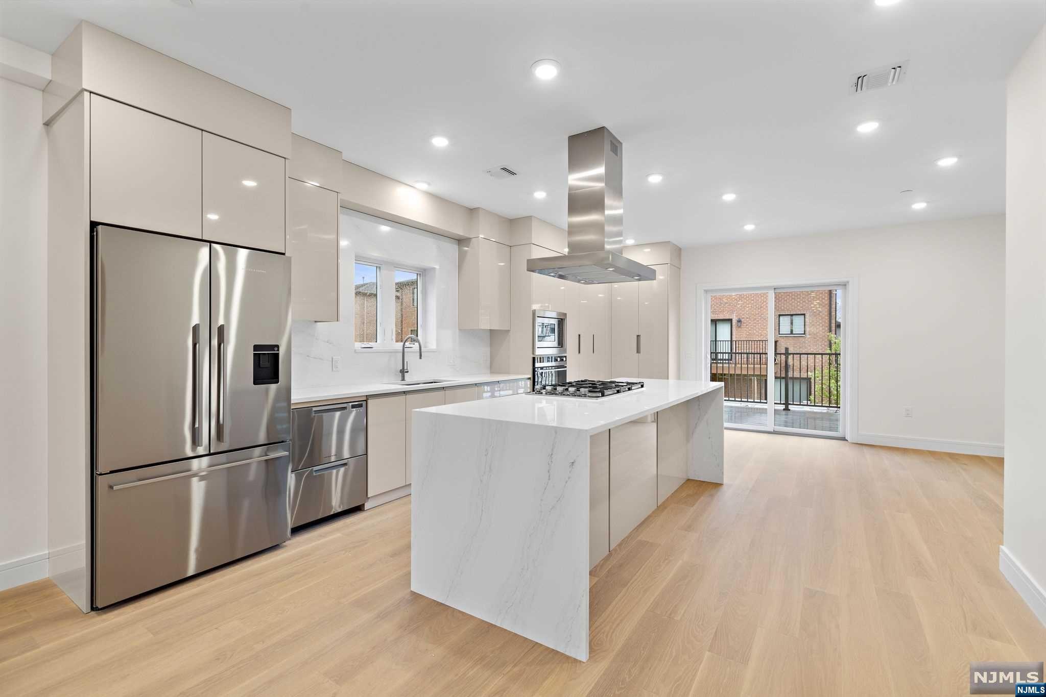 92 Crescent Avenue