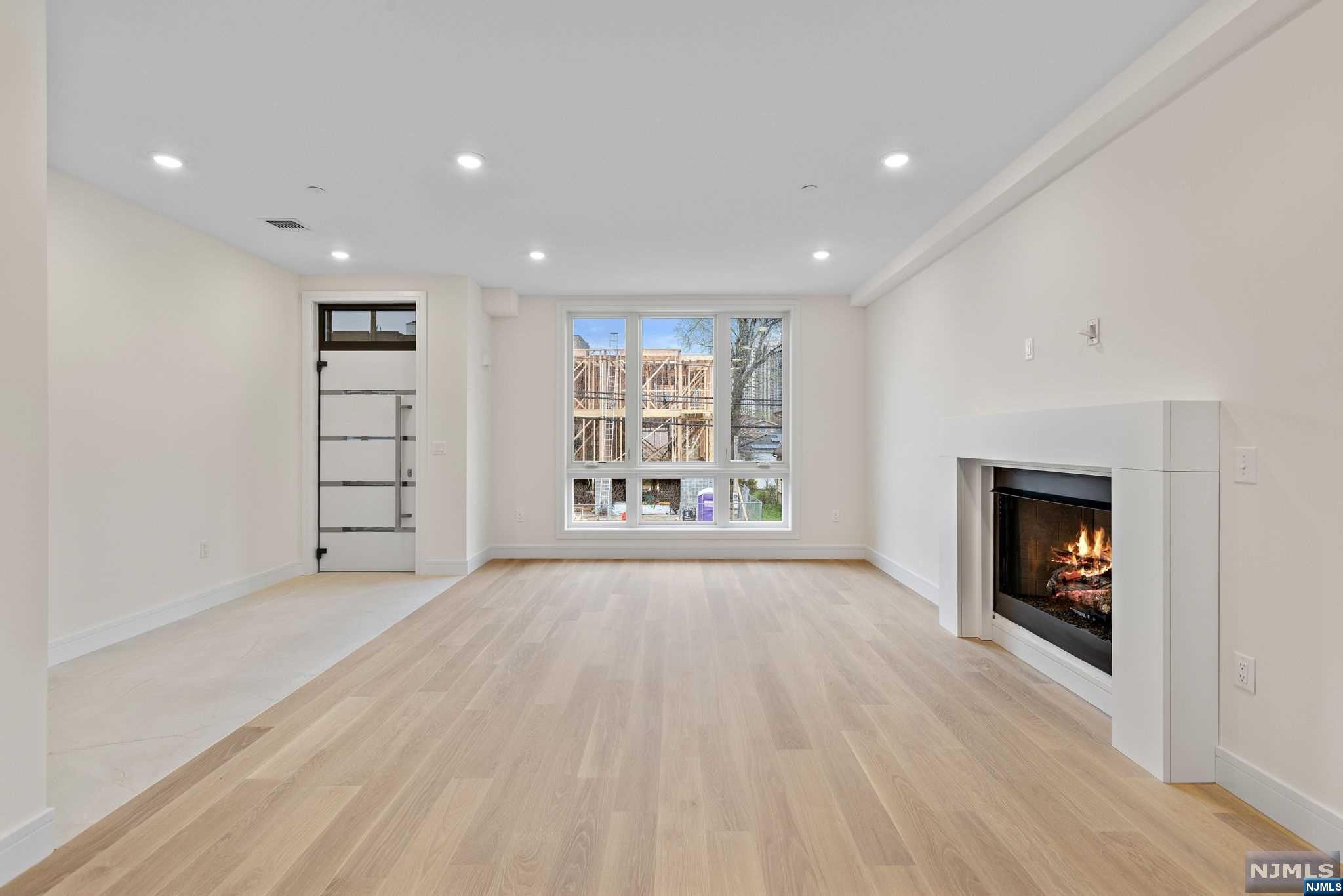 92 Crescent Avenue