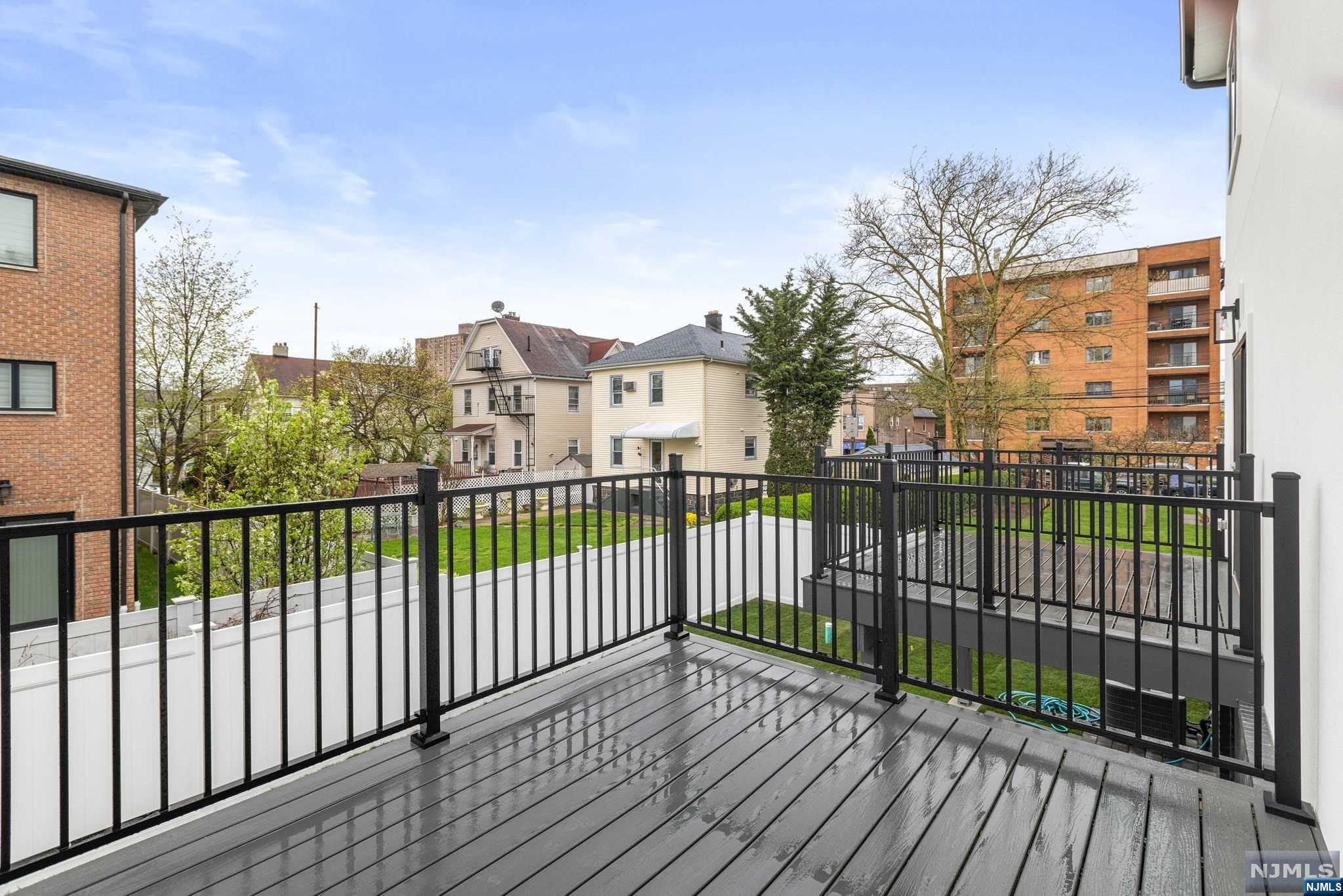 92 Crescent Avenue