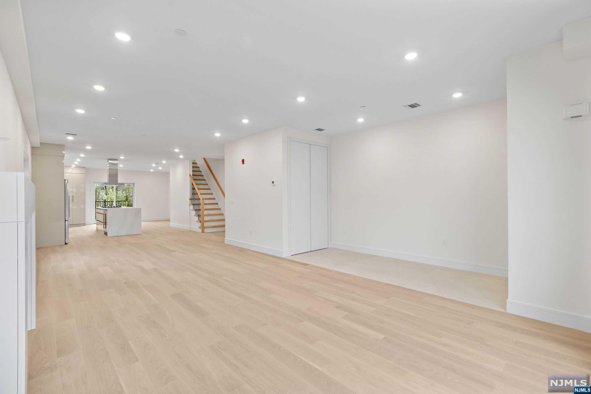 92 Crescent Avenue
