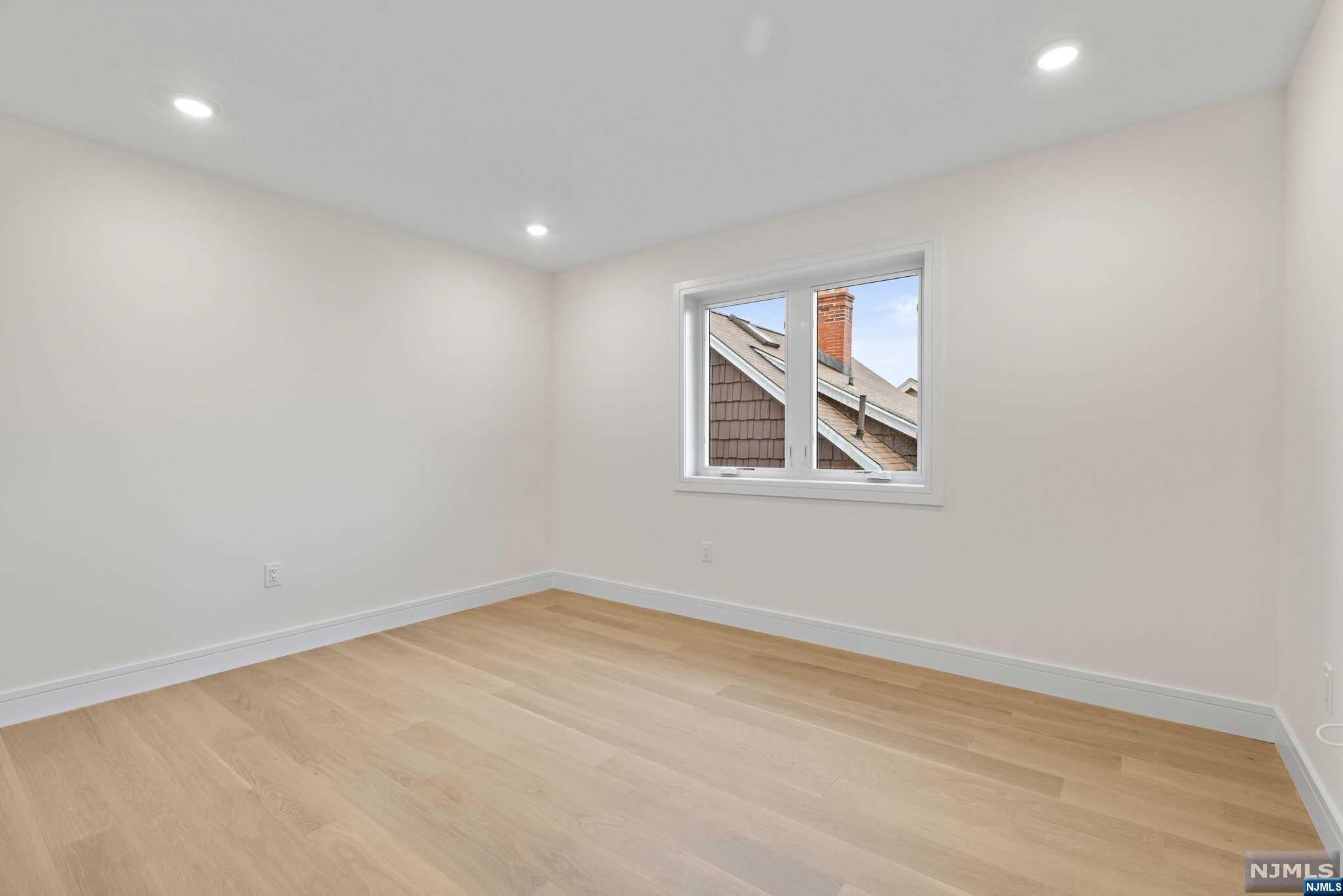 92 Crescent Avenue