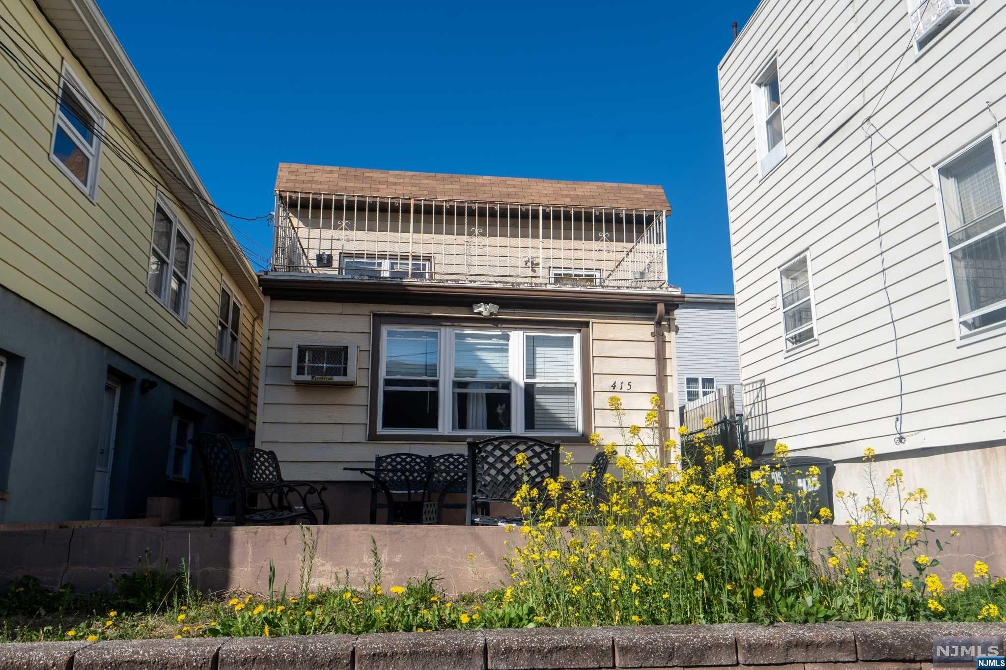415 Walker Street