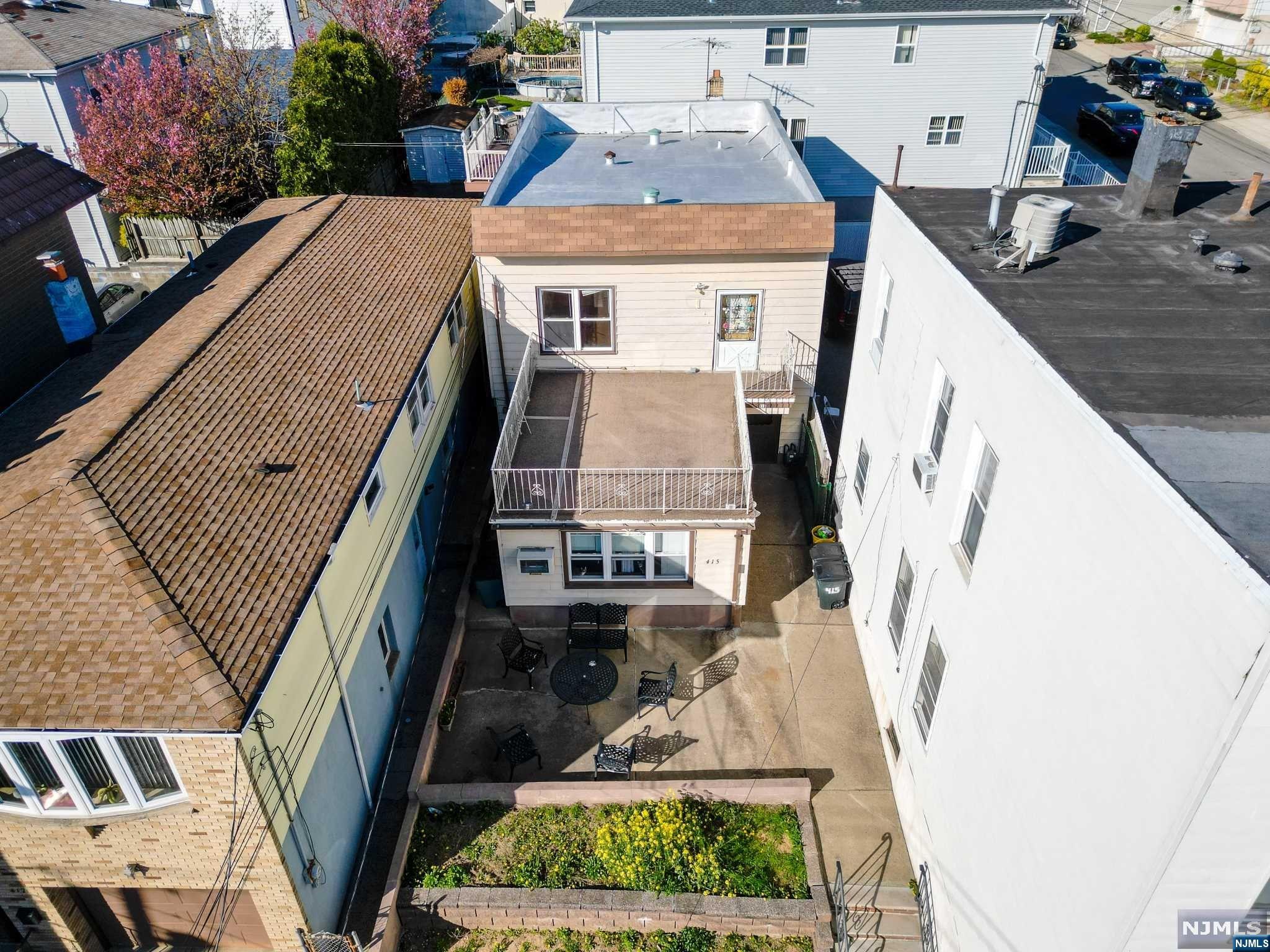 415 Walker Street
