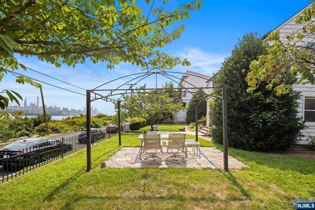 7 Cecelia Avenue
