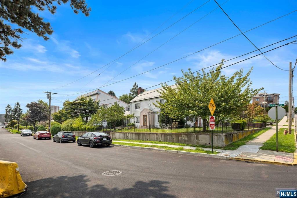 7 Cecelia Avenue