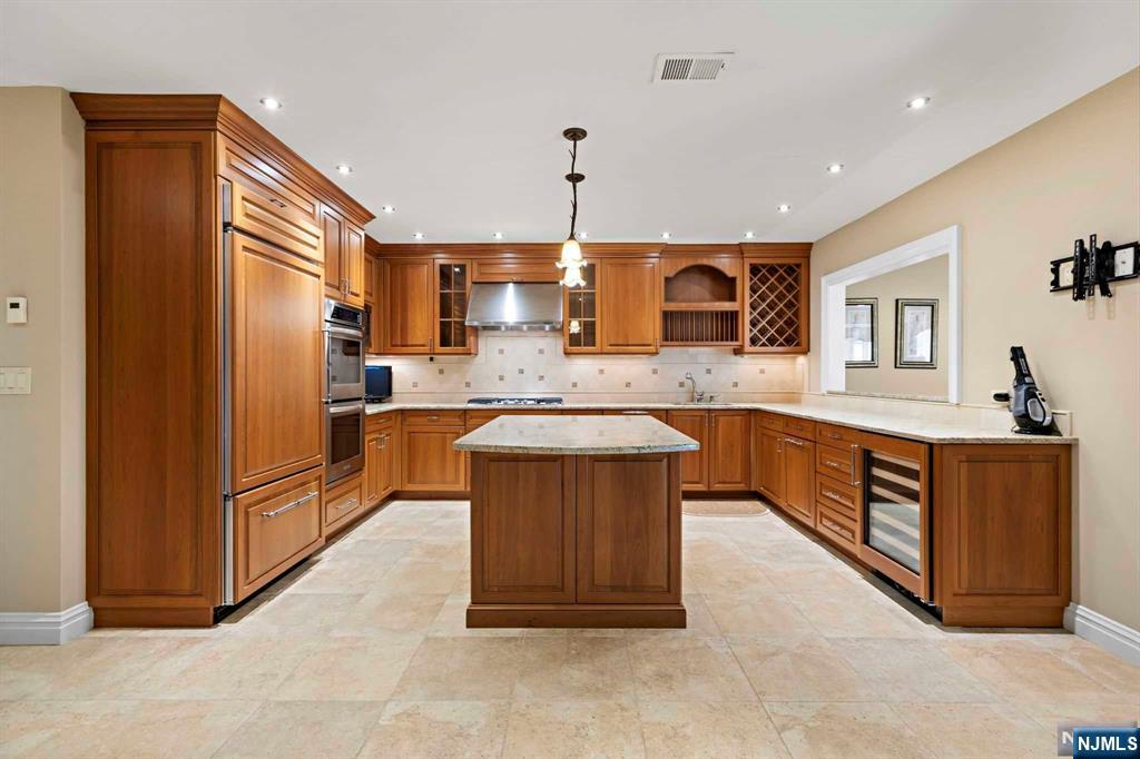 390 Oncrest Terrace