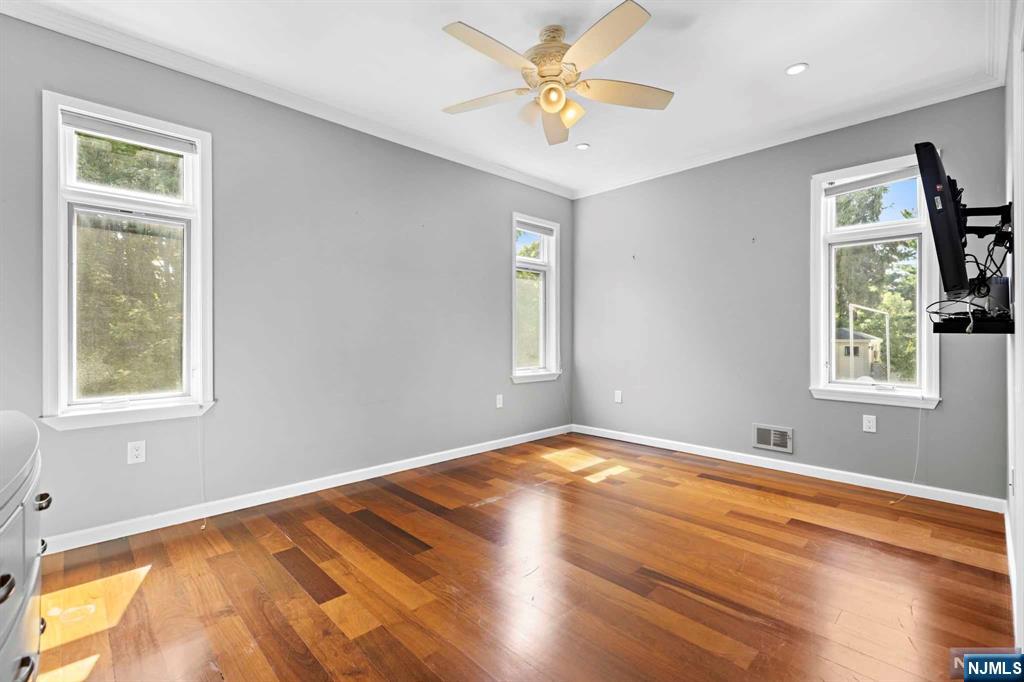 390 Oncrest Terrace