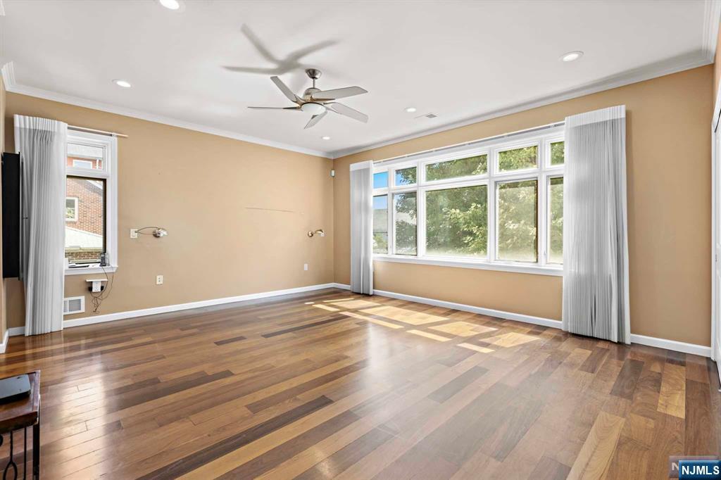 390 Oncrest Terrace