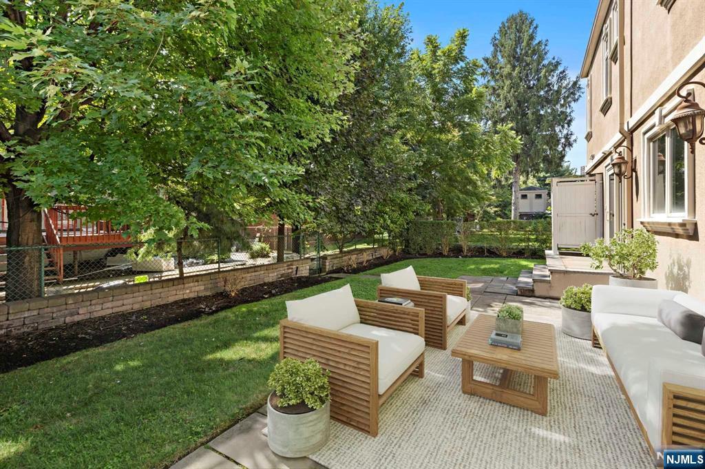 390 Oncrest Terrace