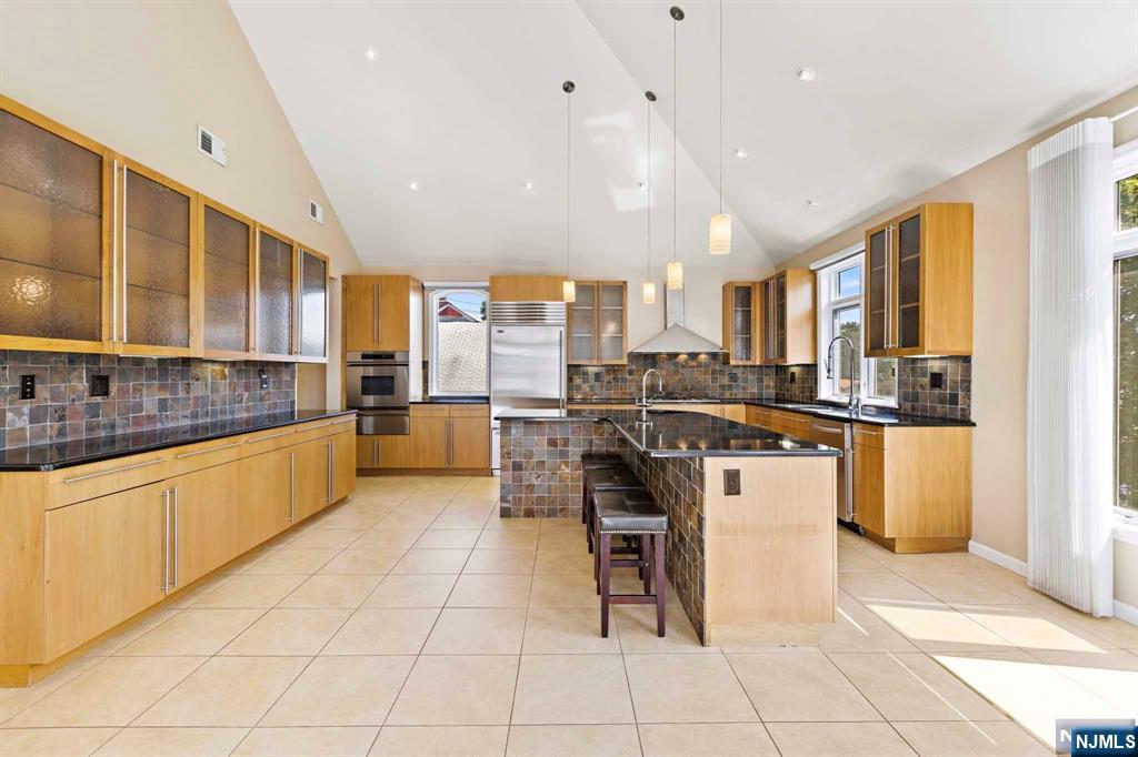 390 Oncrest Terrace