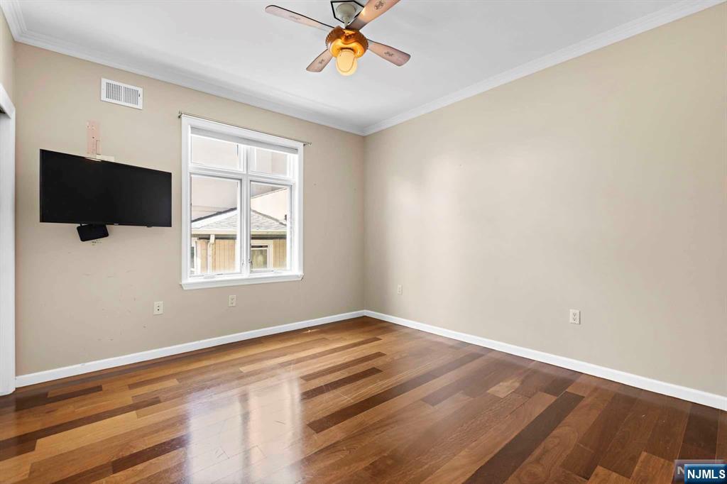 390 Oncrest Terrace