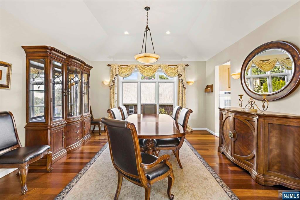 390 Oncrest Terrace