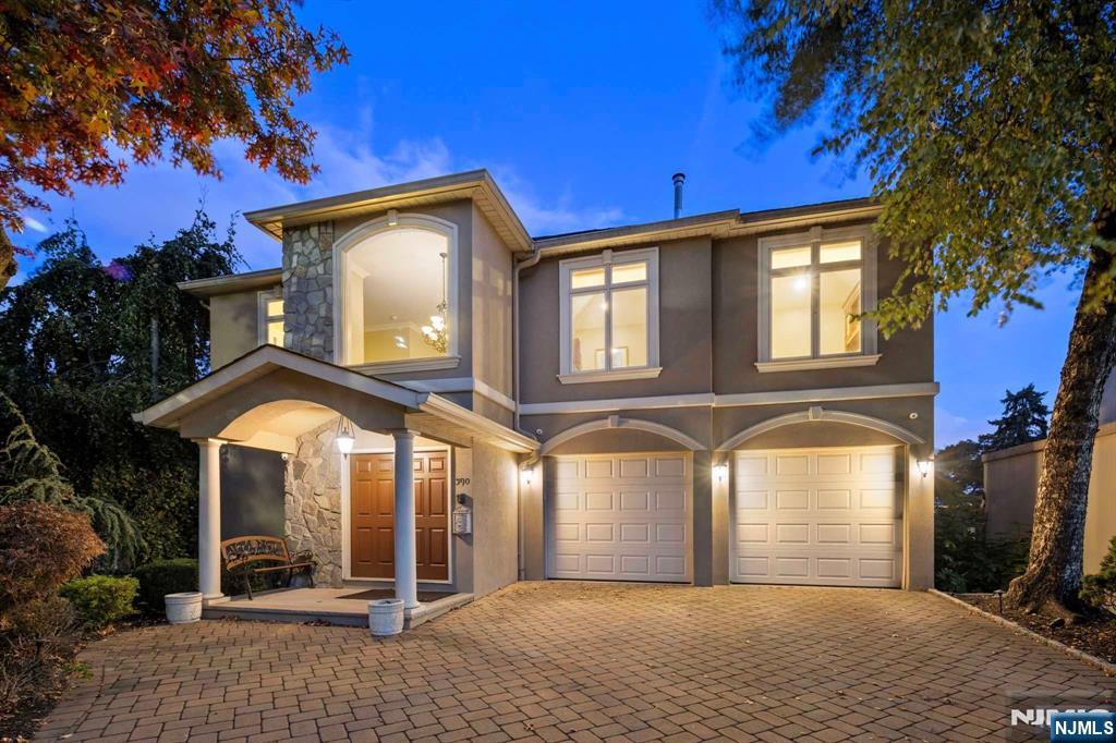 390 Oncrest Terrace