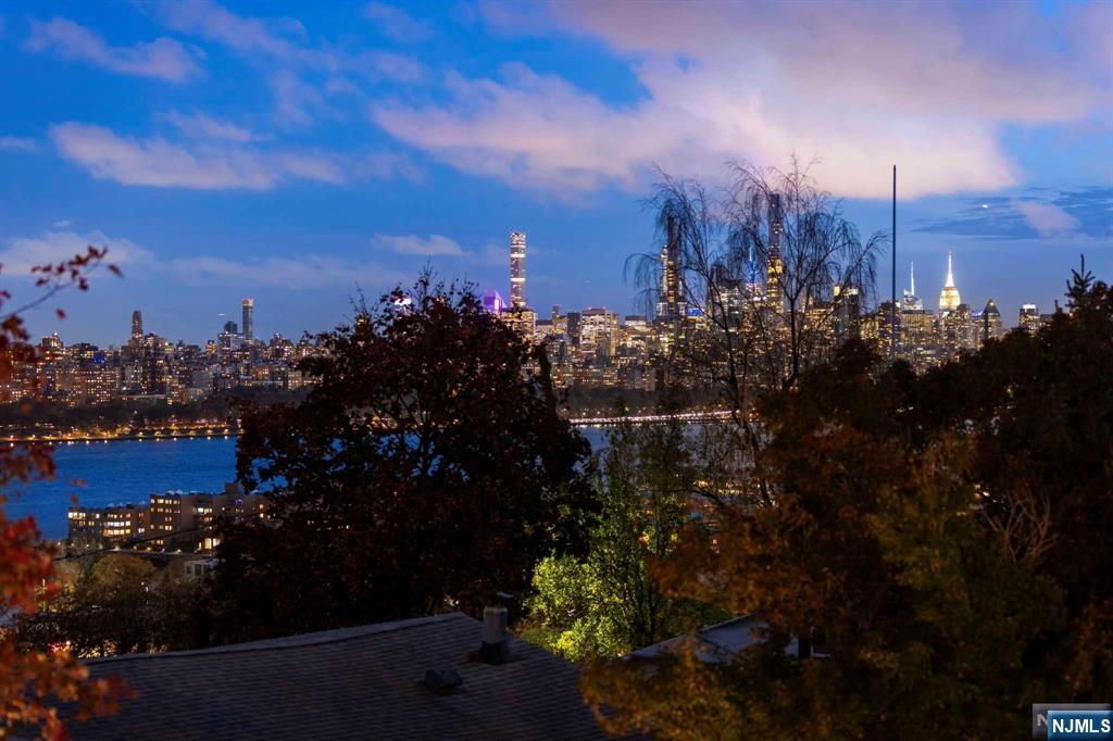 390 Oncrest Terrace