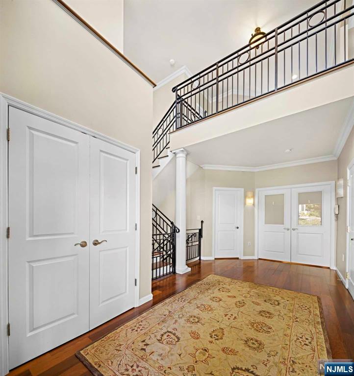 390 Oncrest Terrace