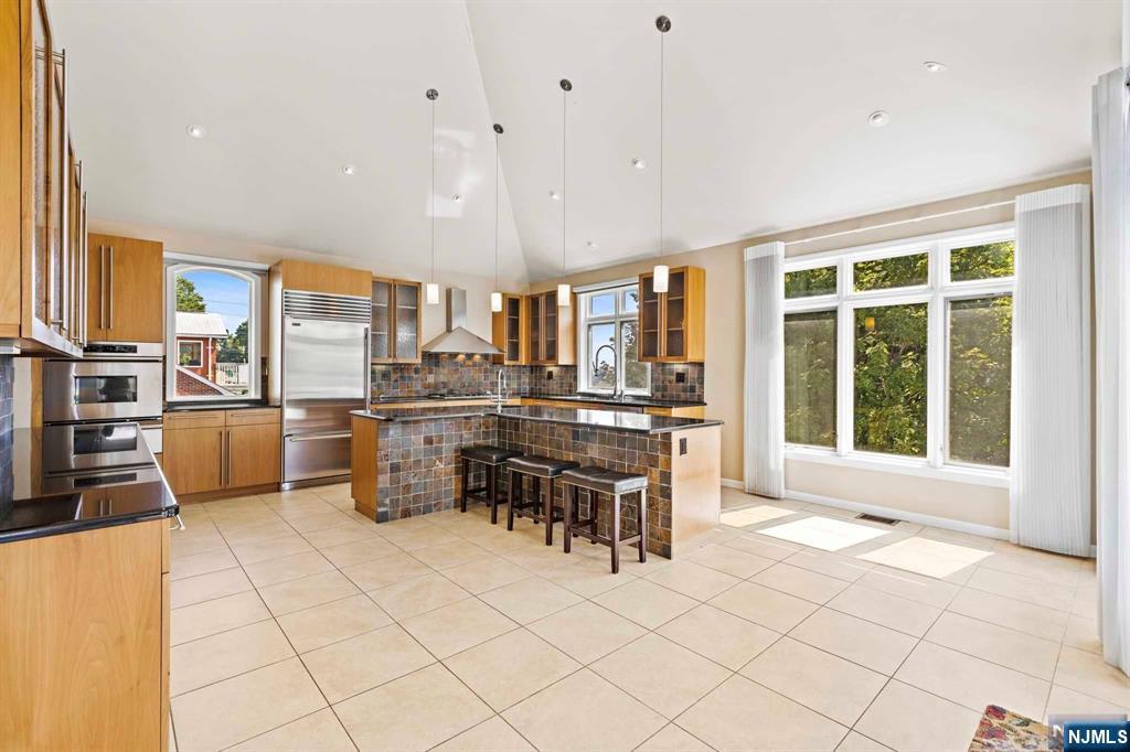 390 Oncrest Terrace