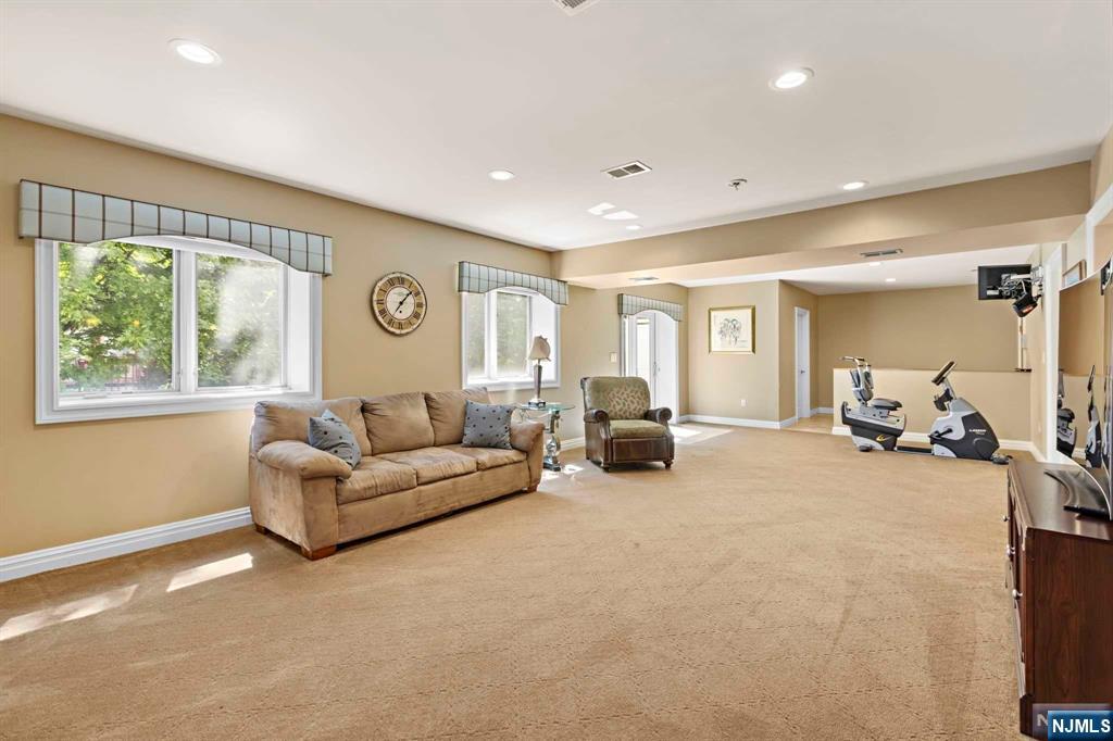 390 Oncrest Terrace