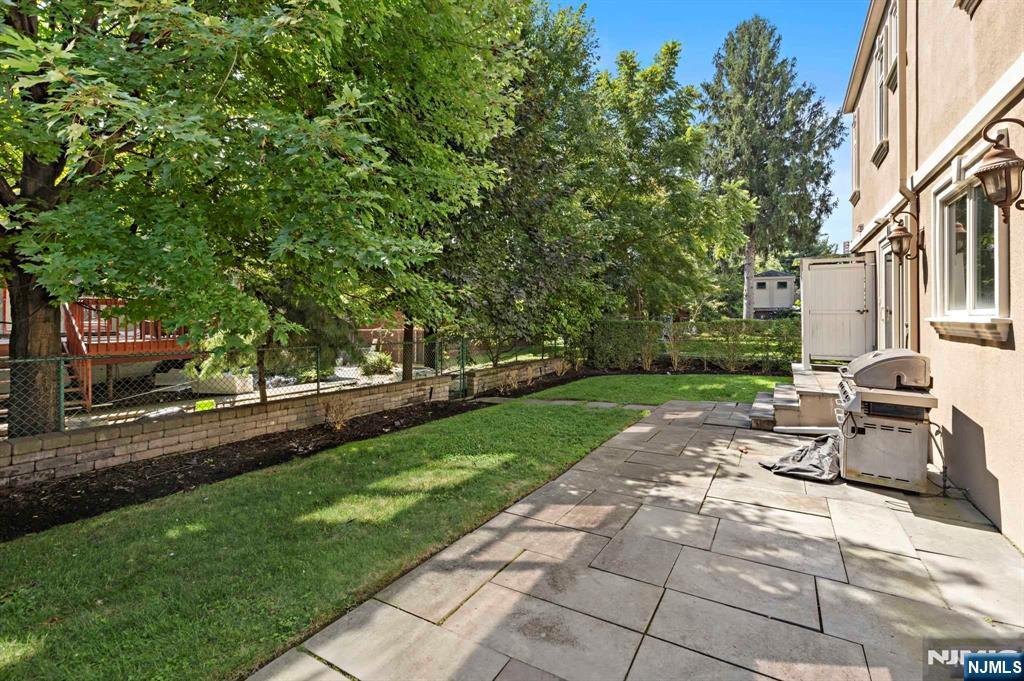 390 Oncrest Terrace