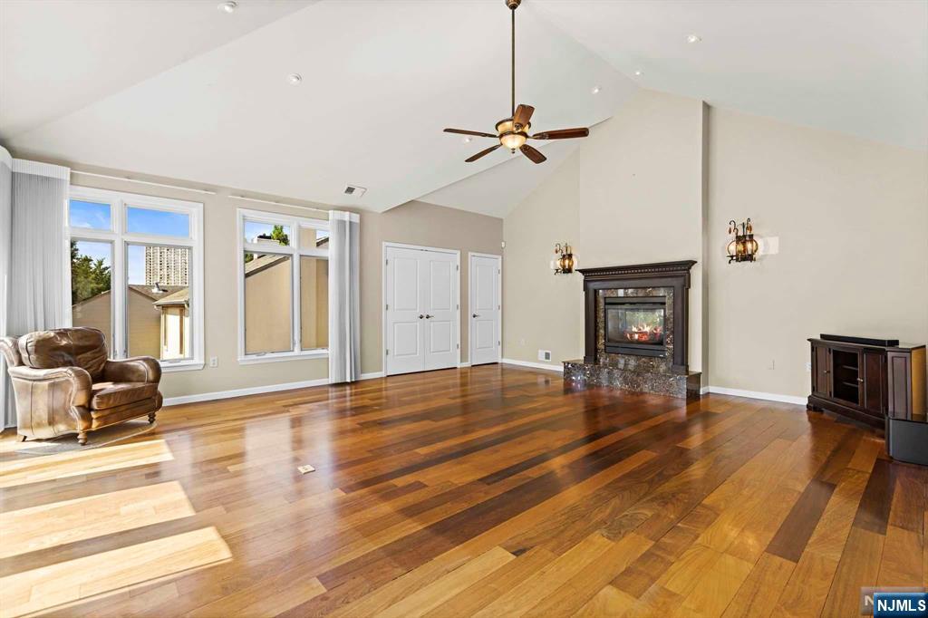 390 Oncrest Terrace