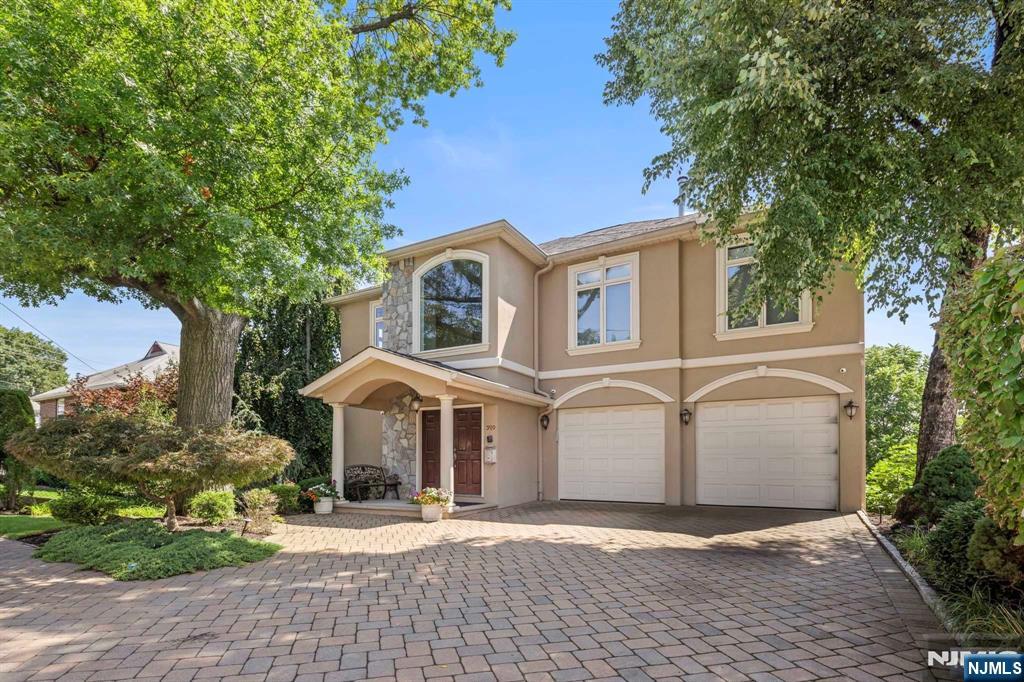 390 Oncrest Terrace