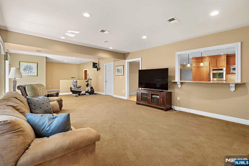 390 Oncrest Terrace