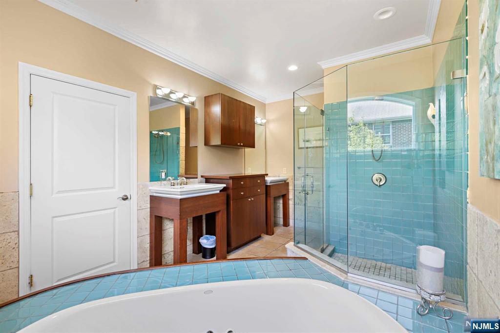 390 Oncrest Terrace