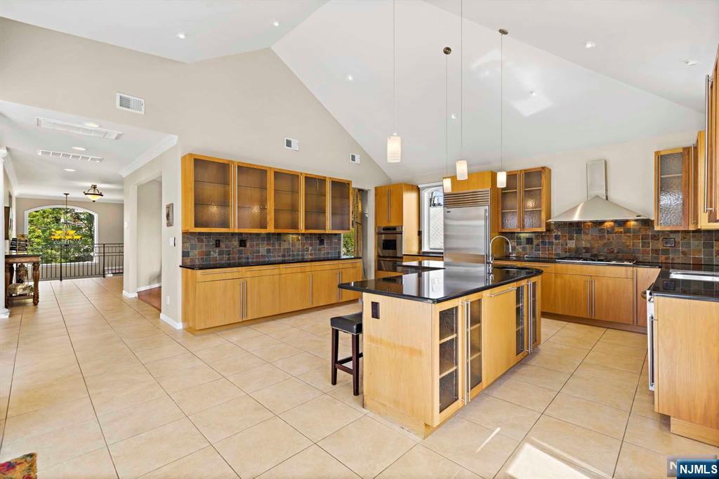 390 Oncrest Terrace